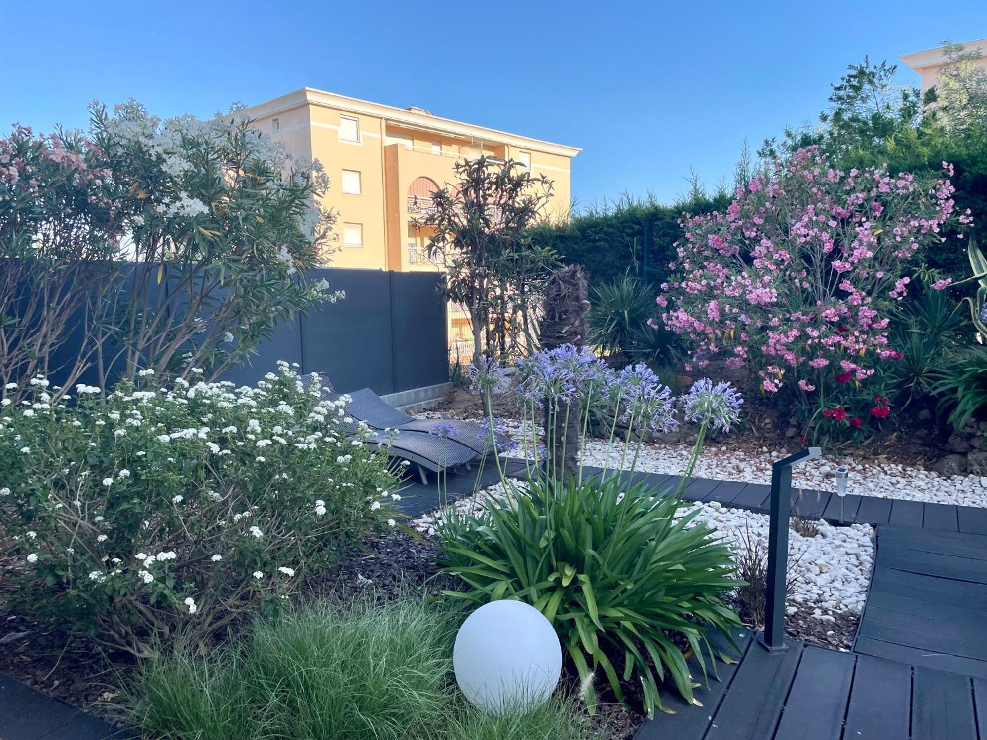 Apartamento Les Enganes Fréjus Exterior foto
